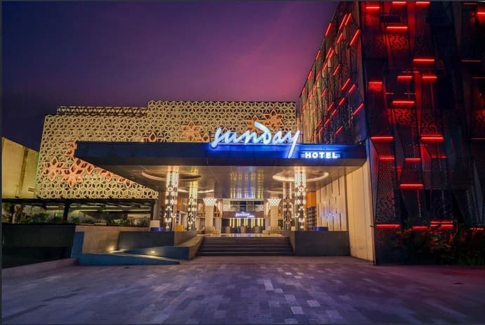 Sunday Hotel Arshika Sunset Road