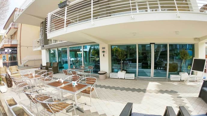 hotel half moon restaurant