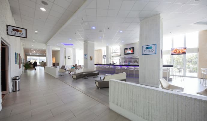 ESJ Towers, Reception