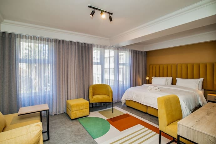 9 On Barrack, Primary image