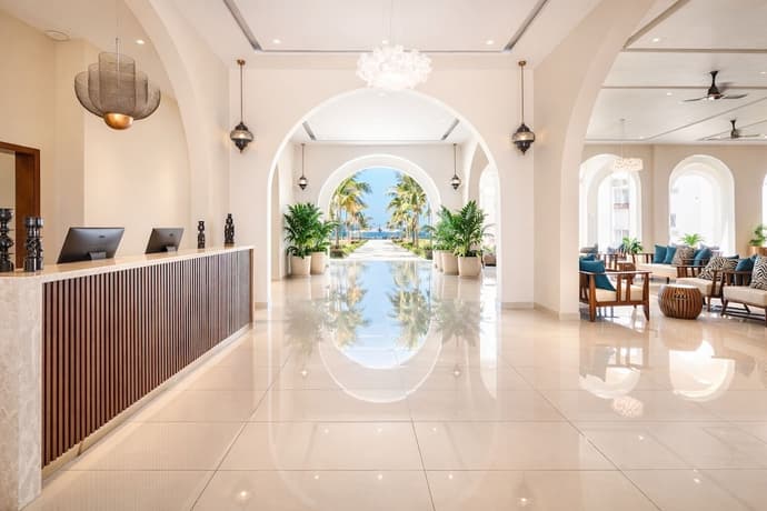 Diamonds Bijoux, Primary image