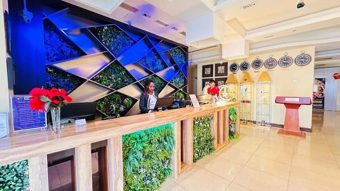 Reflections Hotel, Reception