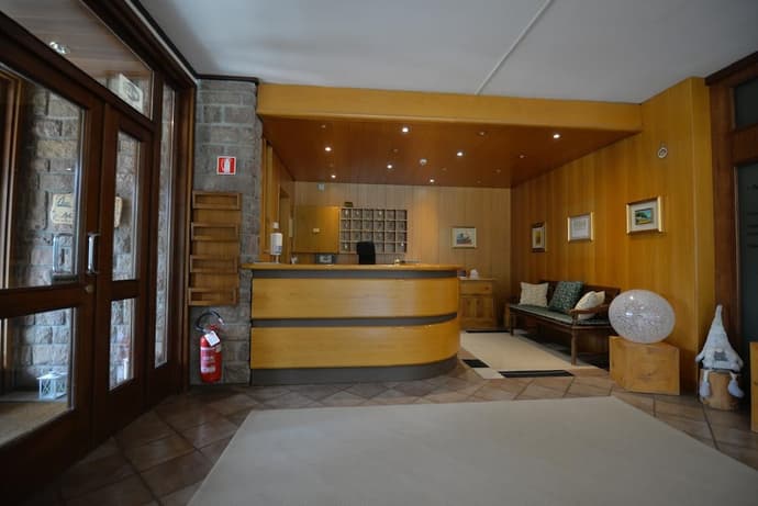 Hotel Sorriso, Reception