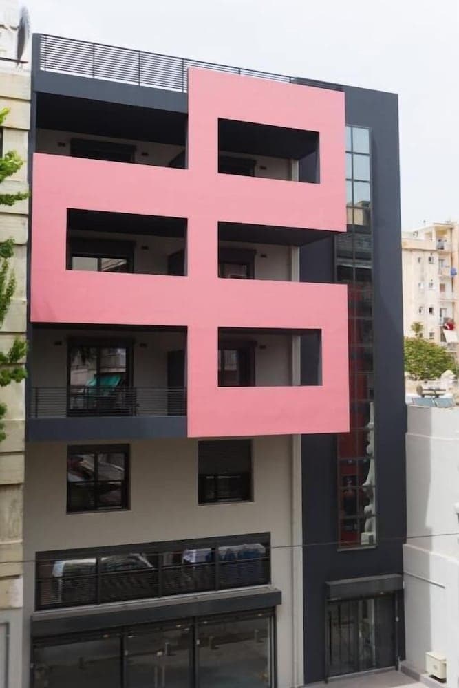 12 Reasons Why Metaxourgeio, Primary image