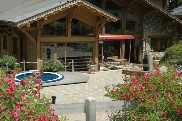 Chilly Powder - Hôtel au Coin du Feu, Primary image