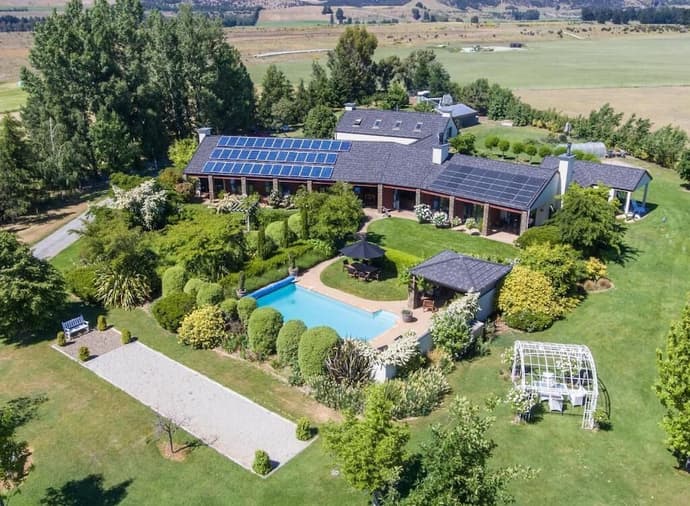 Limetree Lodge, Primary image