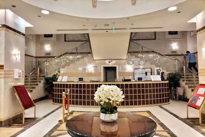 Durrat Al Eiman, Lobby