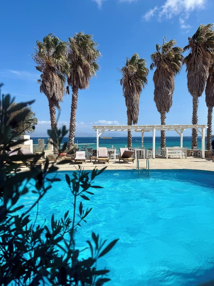 Paros Philoxenia, Primary image