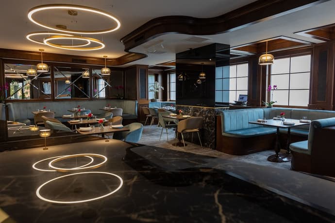 Hotel Meridian, Primary image