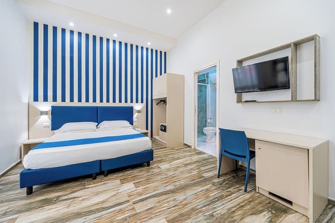 Napoli's Gold Hotel