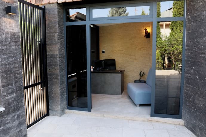 Casanova Inn, Reception