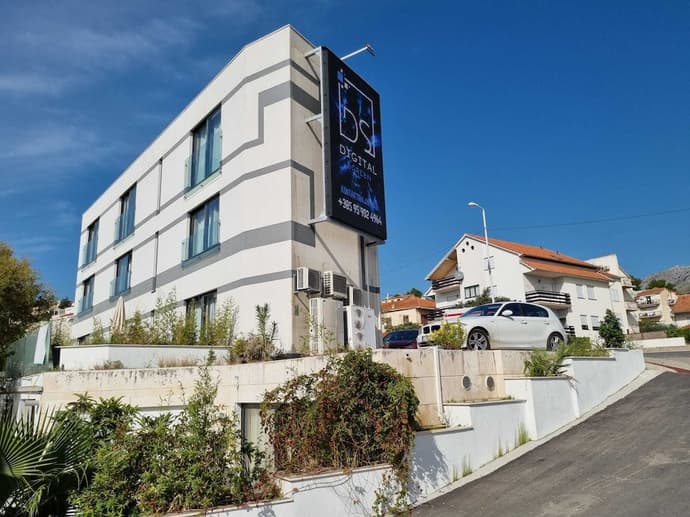 Hotel Jona, Primary image