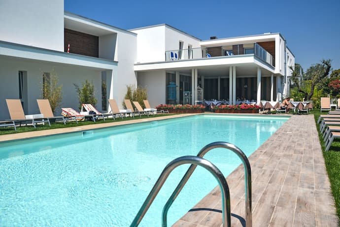 Hotel Maximilian, Primary image