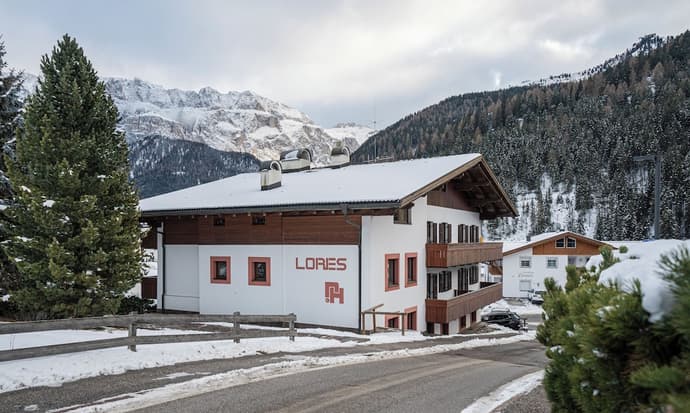 Apartments Lores, Primary image