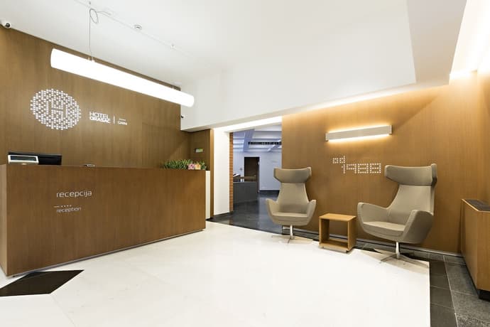 Orasac Garni, Primary image