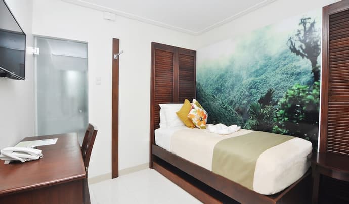 717 Cesar Place Hotel