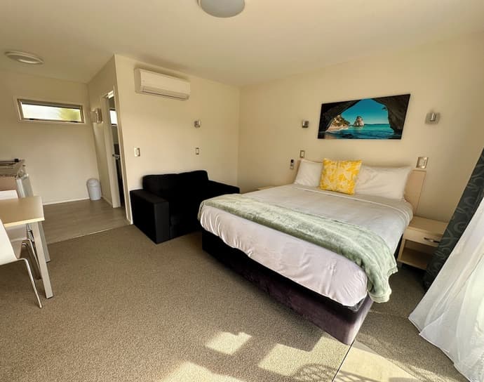 The Olive Motel, Primary image