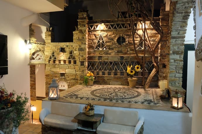 Voreades, Primary image