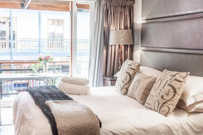 Avemore Jan Cats No 5 - with backup power, Room