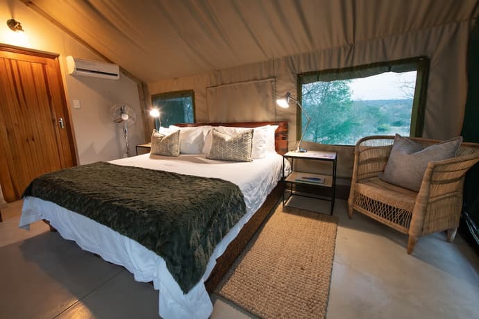 Sausage Tree Safari Camp, Room