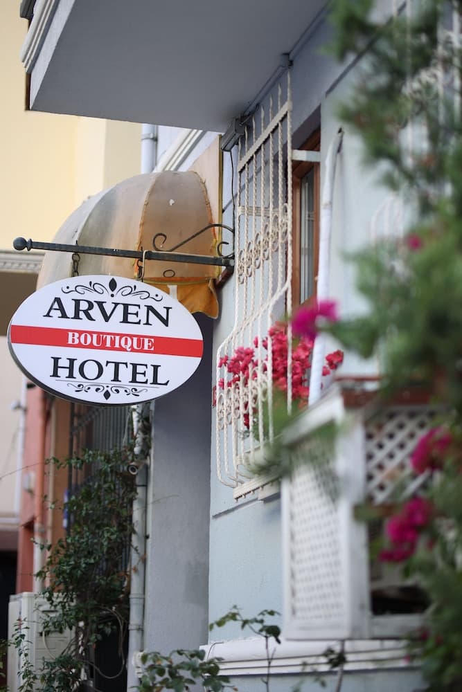 Arven Hotel, Primary image