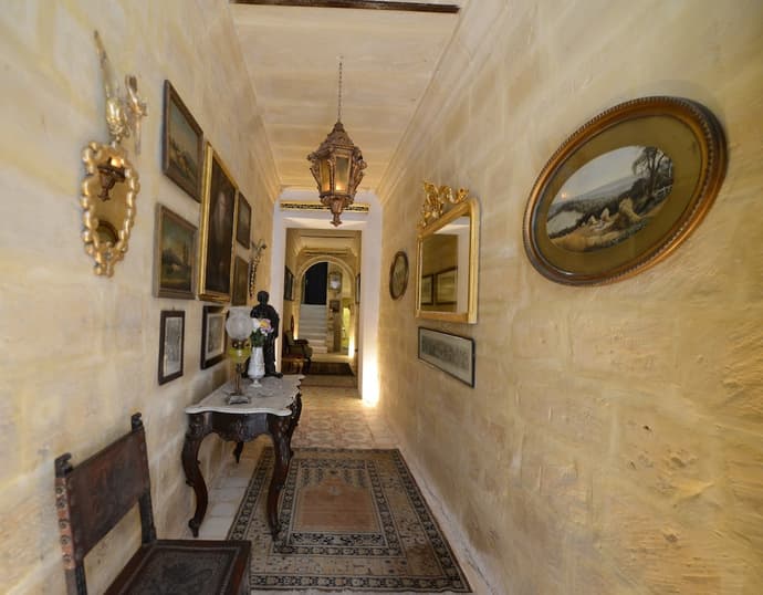 Paulos Valletta, Primary image