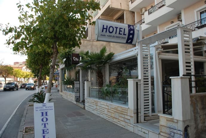 Hotel Mano, Primary image