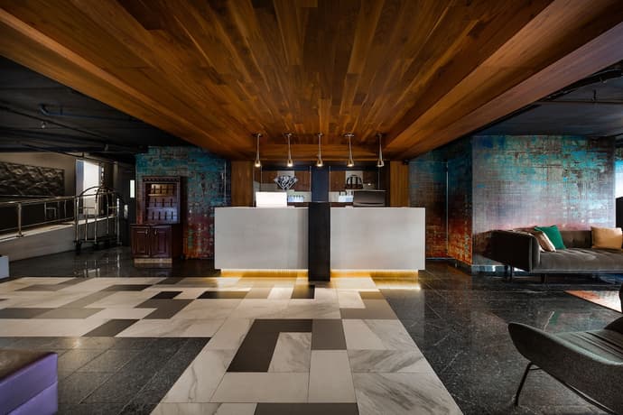 Empire Suites, Primary image