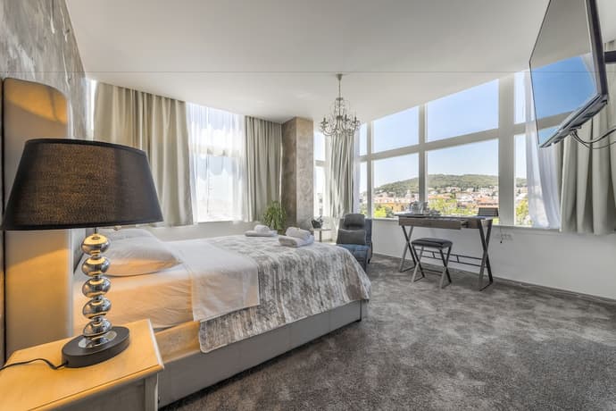 Prima Luce Downtown, Primary image