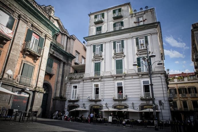 B&B Le 4 Stagioni Dante's Suites by ClaPa Group Dislocated Hospitality