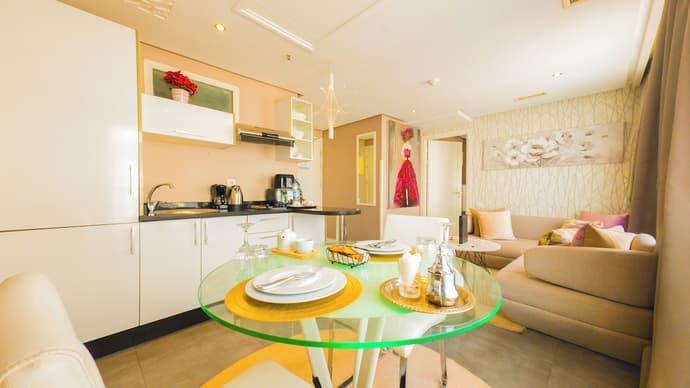 Rent Inn Suites, Primary image