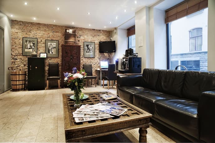 Rex Hotel, Primary image