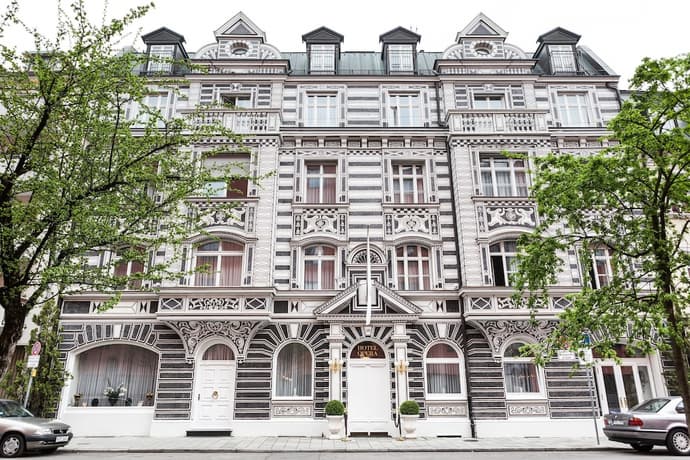 Opera Hotel, Primary image