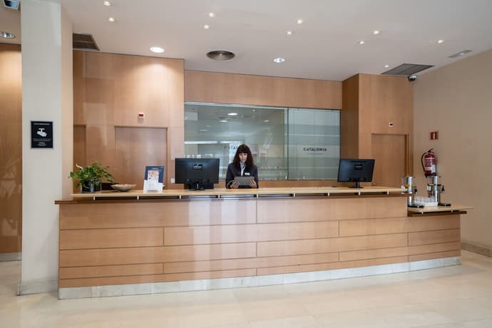 Catalonia La Maquinista, Reception