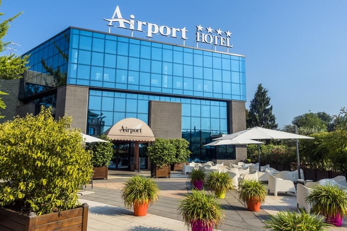 Airport Hotel, Primary image