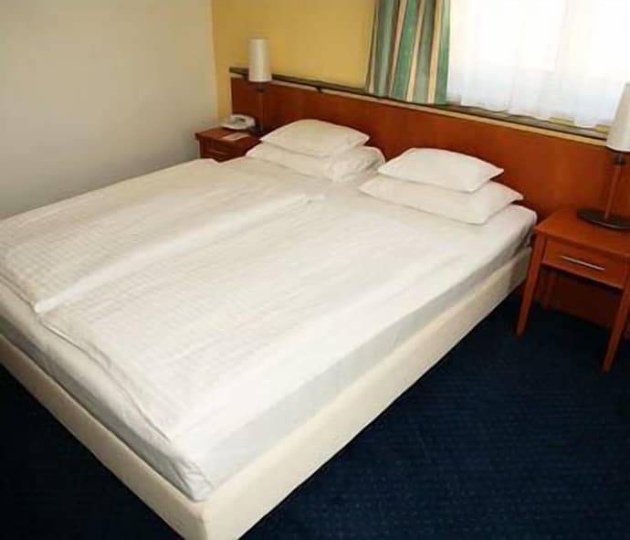 Hotel Veritas, Primary image