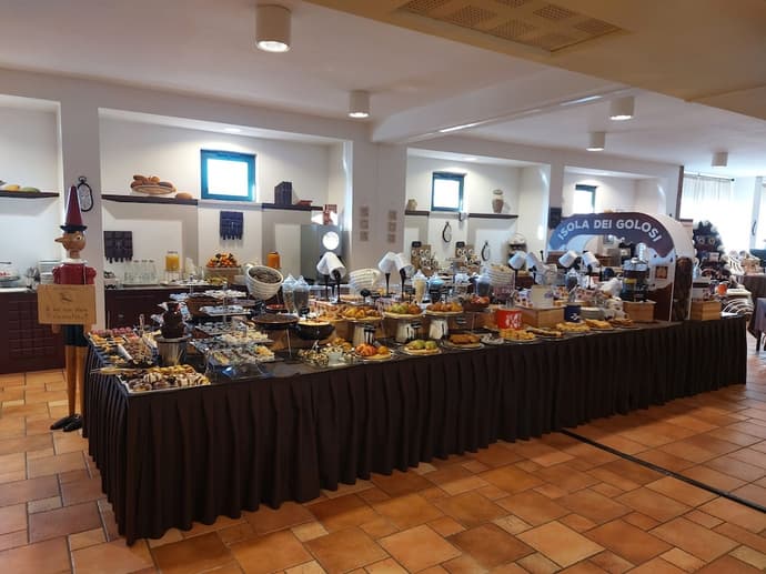 Chocohotel, Primary image