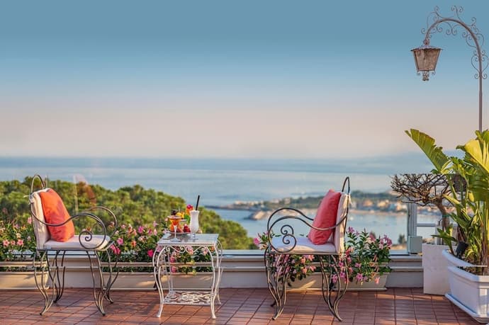 Hotel Continental, Primary image