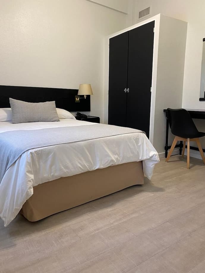 La Perla, Primary image