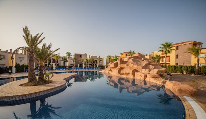 Ona Las Lomas Manga Club, Primary image