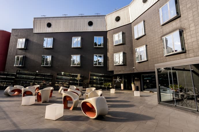 Black Hotel, Primary image