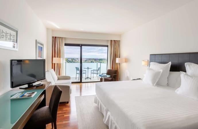 Occidental Aranjuez, Primary image