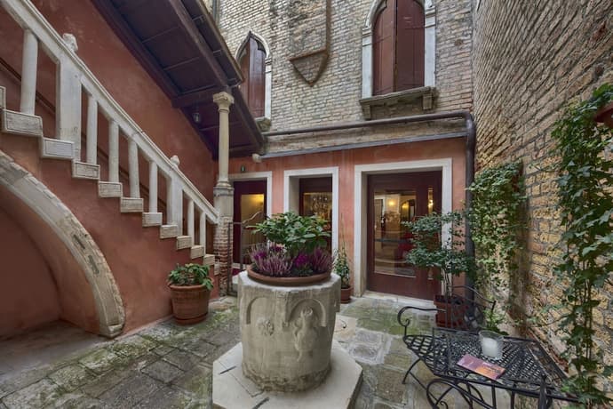 Hotel Pausania, Primary image