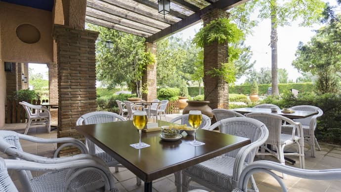 Fuente Las Piedras, Primary image