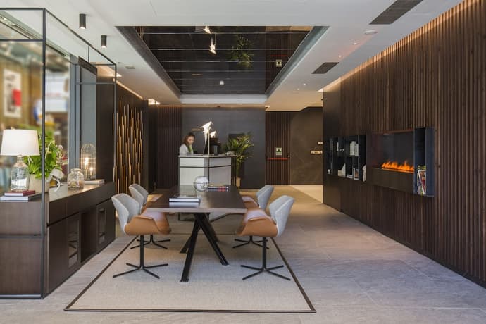 Yomo Centric, Primary image