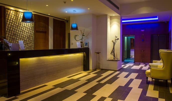 Golf Royal Hotel, Reception