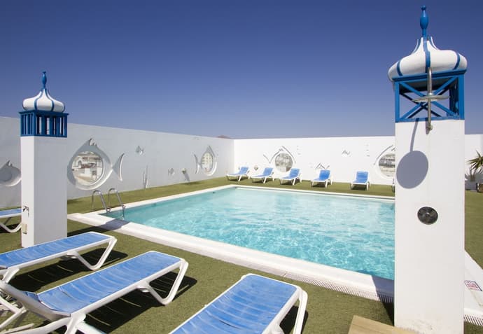 Hotel Lancelot, Primary image