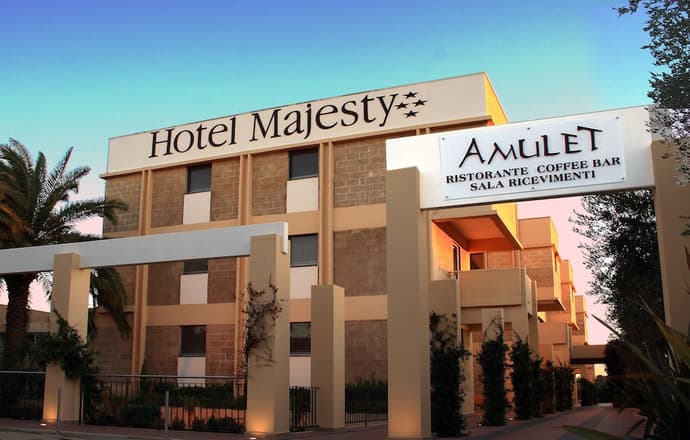 Hotel Majesty, Primary image