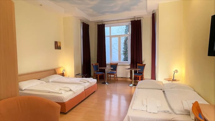 Pension Vera, Primary image