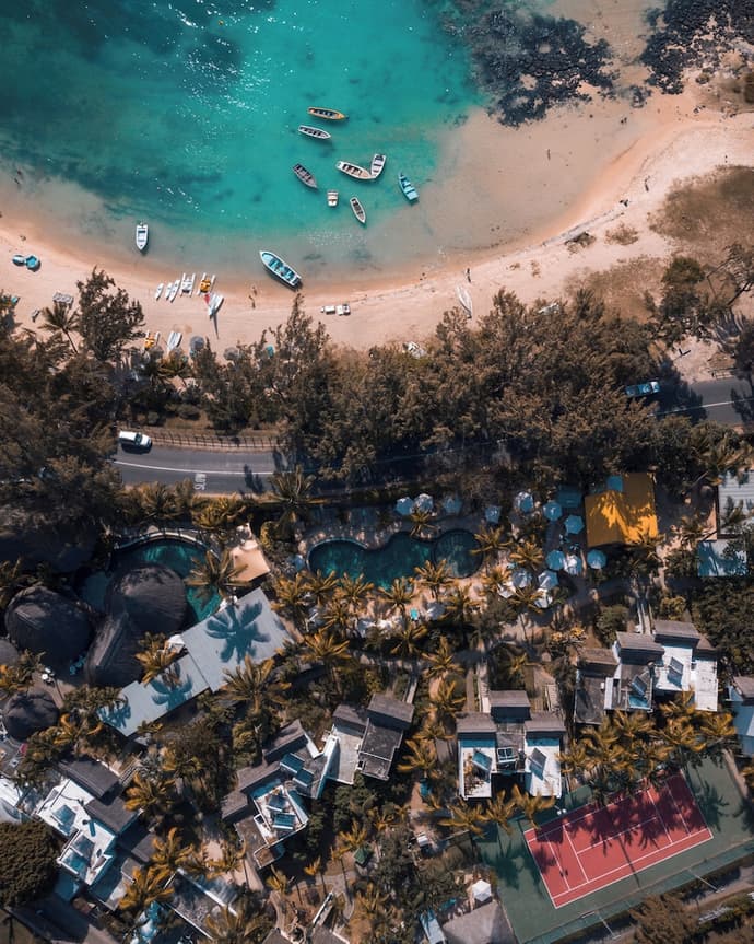 Coin de Mire Attitude, Primary image